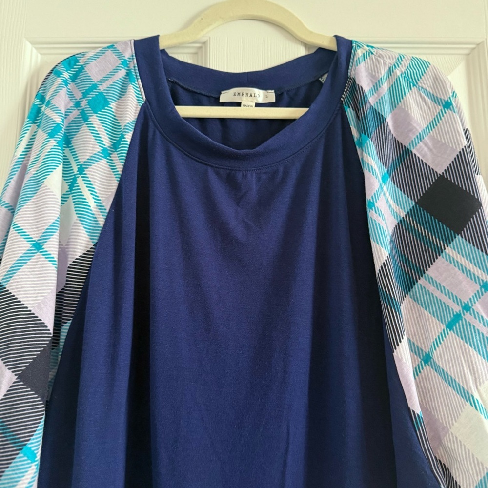 🌻 Emerald Navy Top with Plaid Teal and Light Blue Puff Sleeves - Picture 6 of 9